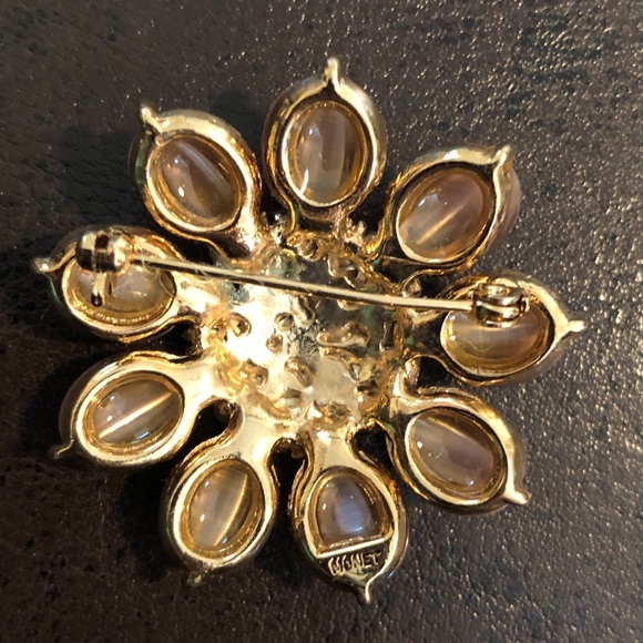 Vintage Monet pin - Picture 3 of 3